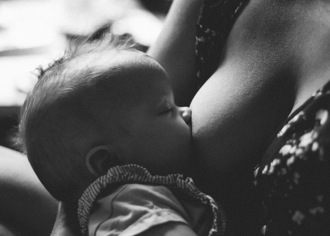 breastfeeding baby oiOa9Ik8HYw jpg