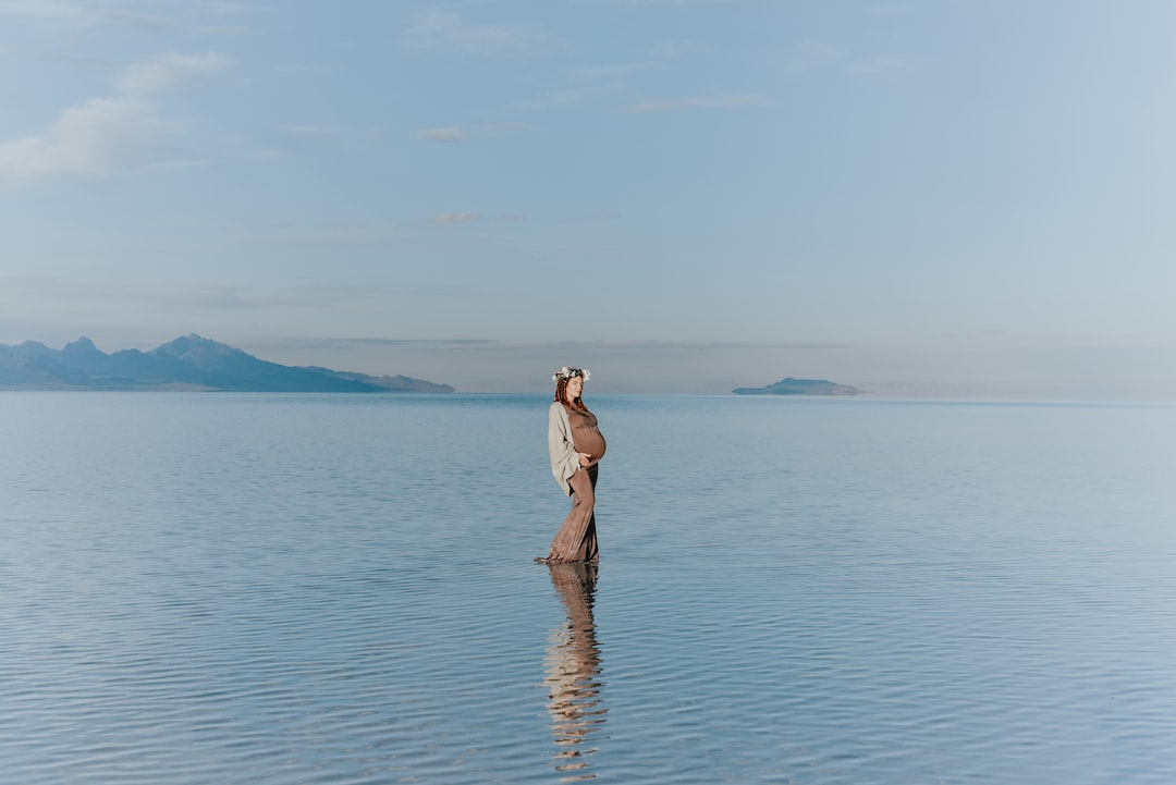 woman standing on beach Qc1 Z5h8Nyg jpg